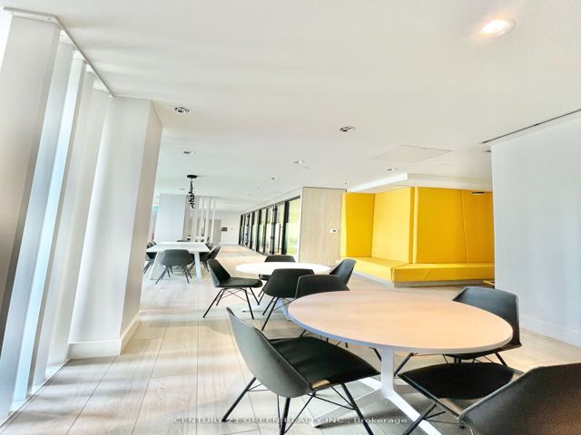 502 - 30 Tretti Way