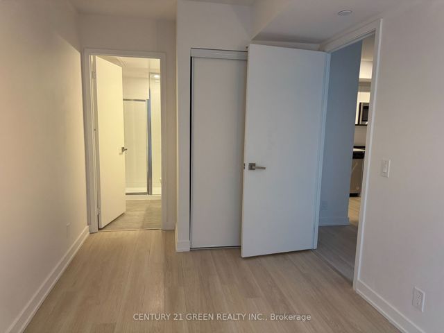 502 - 30 Tretti Way