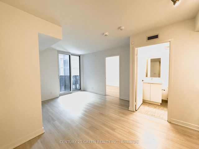 502 - 30 Tretti Way
