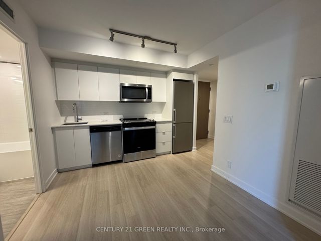 502 - 30 Tretti Way
