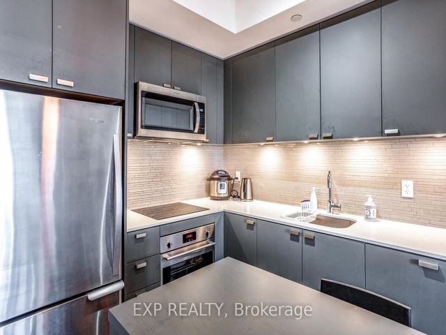 1010 - 56 Forest Manor Dr
