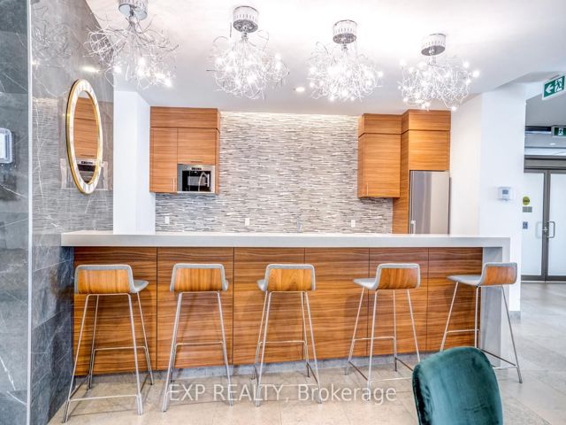 1010 - 56 Forest Manor Dr