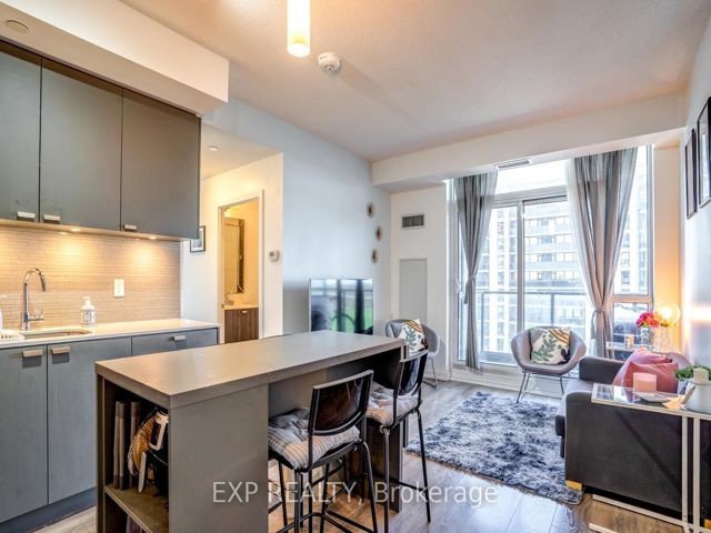 1010 - 56 Forest Manor Dr