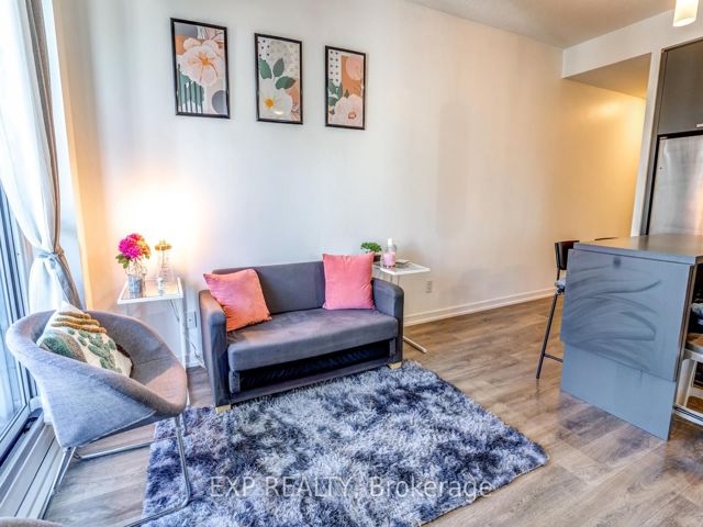 1010 - 56 Forest Manor Dr