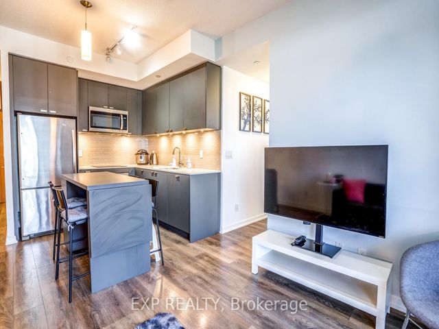 1010 - 56 Forest Manor Dr