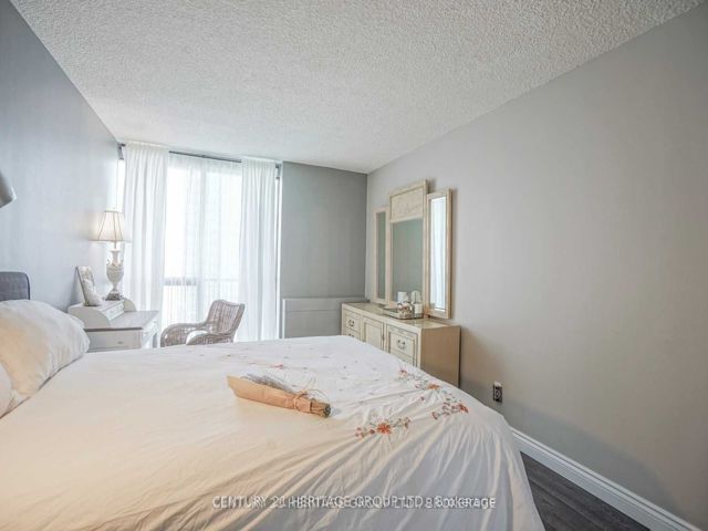 2212 - 33 Harbour Sq