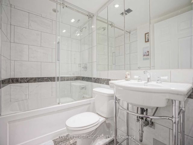 2212 - 33 Harbour Sq