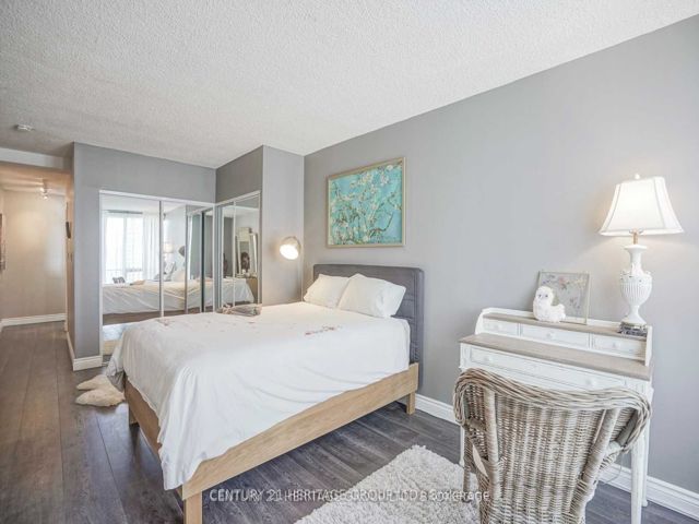 2212 - 33 Harbour Sq