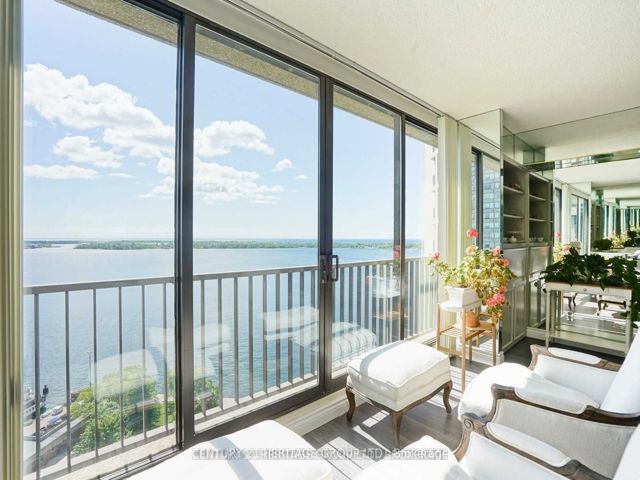 2212 - 33 Harbour Sq