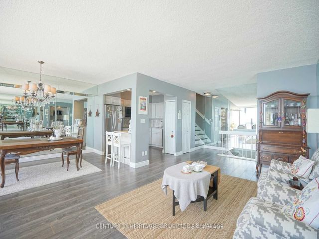 2212 - 33 Harbour Sq