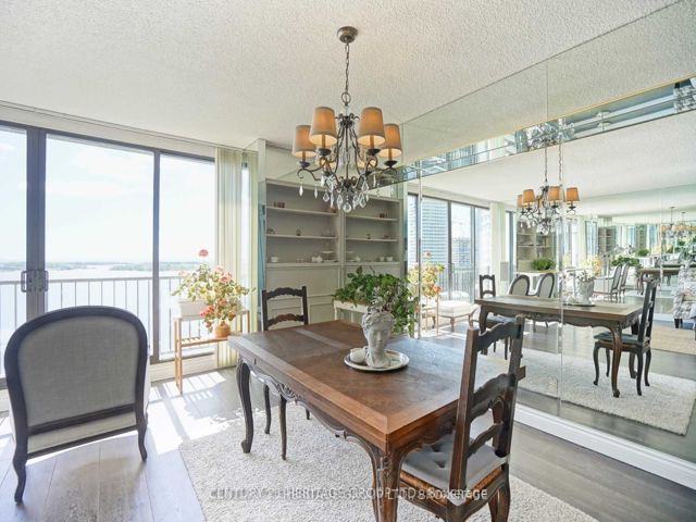 2212 - 33 Harbour Sq