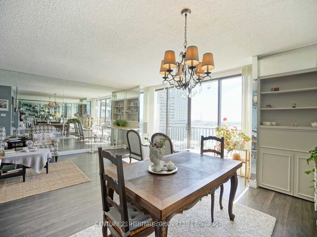 2212 - 33 Harbour Sq