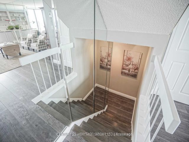 2212 - 33 Harbour Sq
