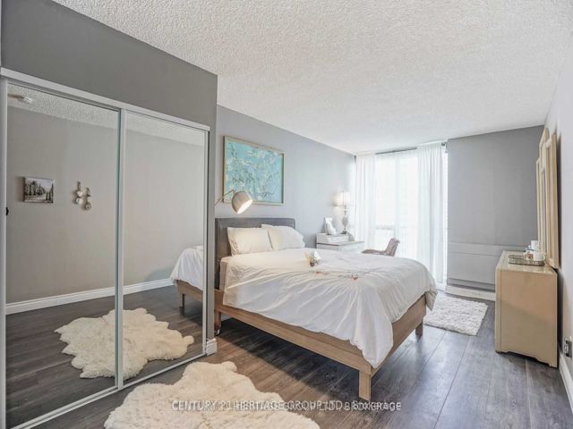 2212 - 33 Harbour Sq