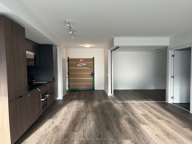 318 - 28 Eastern Ave