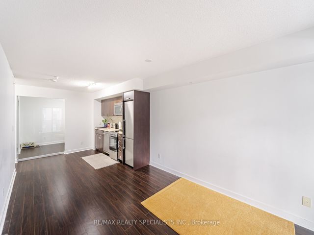 511 - 295 Adelaide St W