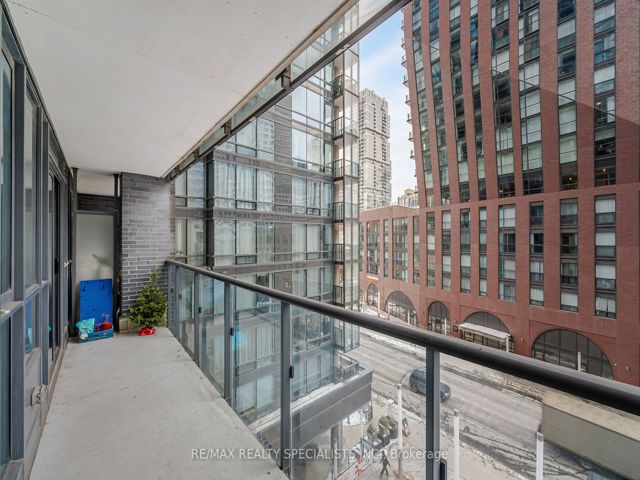 511 - 295 Adelaide St W