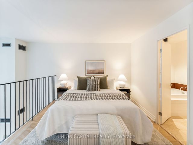 206 - 25 Maitland St