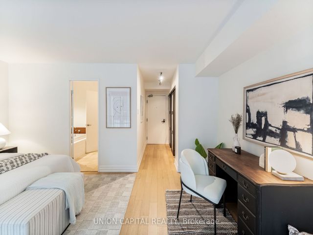 206 - 25 Maitland St
