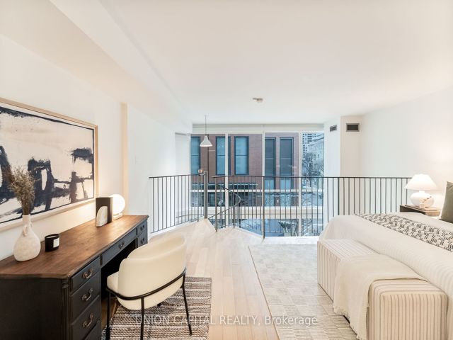 206 - 25 Maitland St