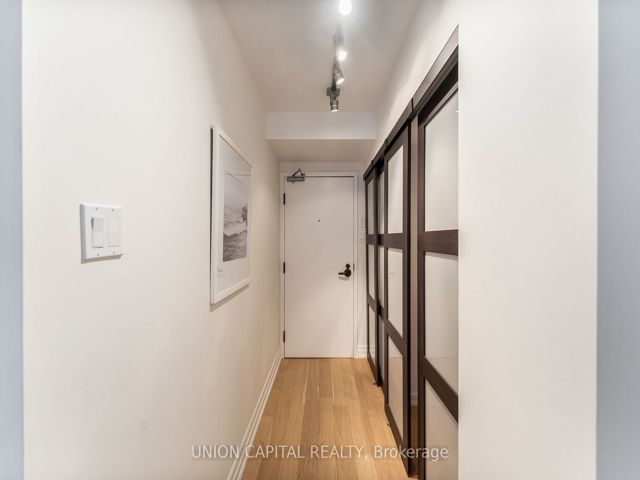 206 - 25 Maitland St