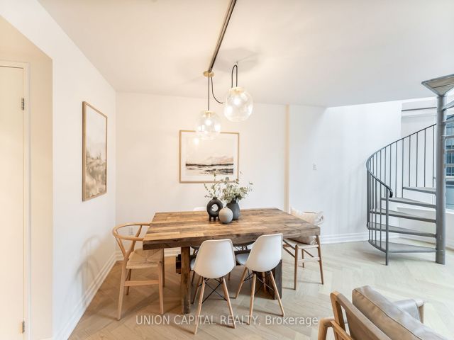 206 - 25 Maitland St