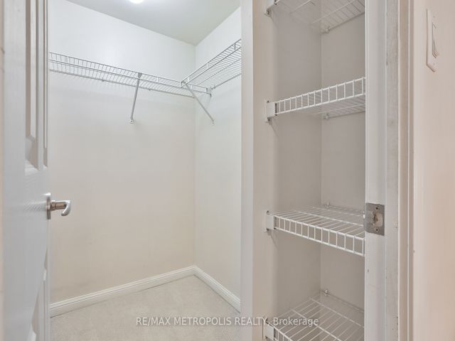 820 - 230 Queens Quay W