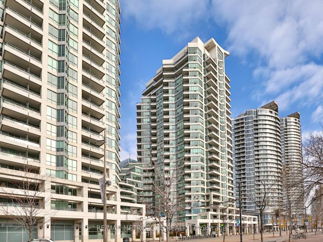 820 - 230 Queens Quay W