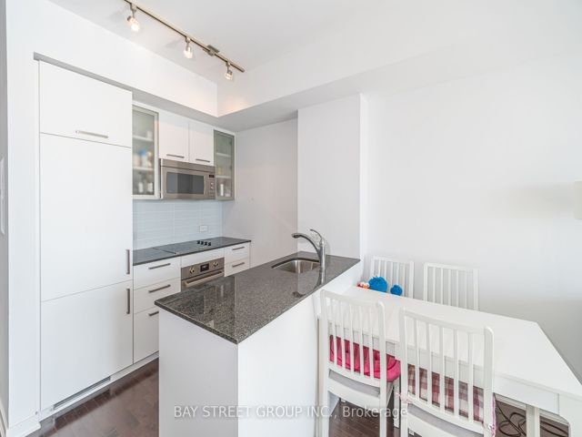 5003 - 12 York St