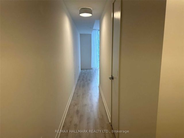 2507 - 357 King St