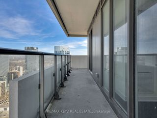 3402 - 2221 Yonge St
