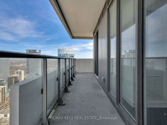 3402 - 2221 Yonge St