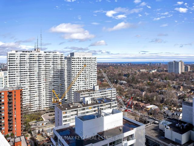 3402 - 2221 Yonge St
