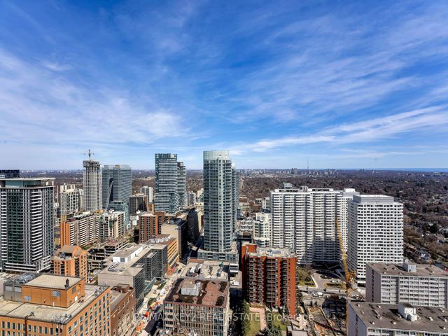 3402 - 2221 Yonge St