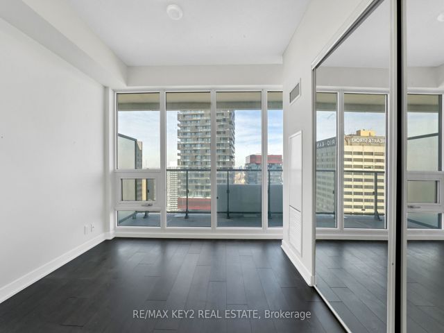3402 - 2221 Yonge St