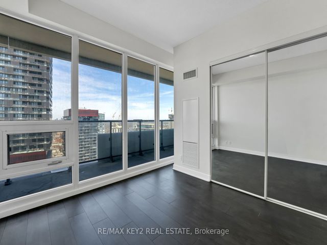 3402 - 2221 Yonge St