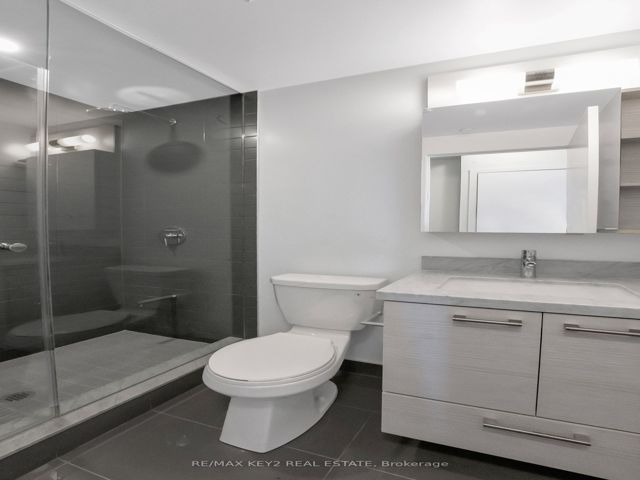 3402 - 2221 Yonge St