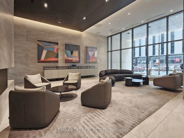 3402 - 2221 Yonge St