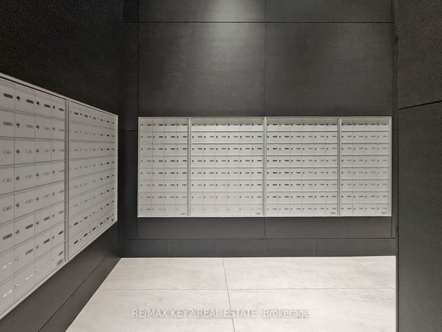 3402 - 2221 Yonge St