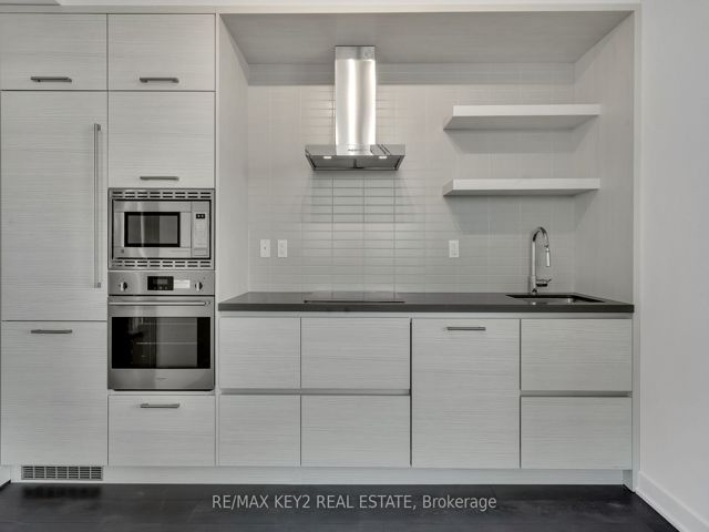 3402 - 2221 Yonge St