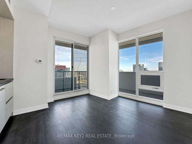 3402 - 2221 Yonge St