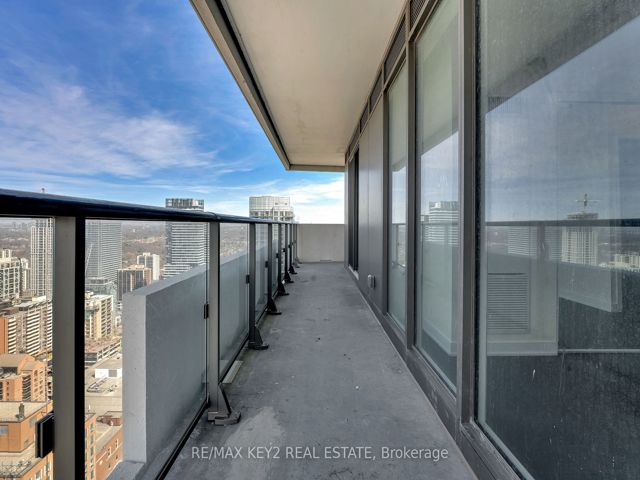 3402 - 2221 Yonge St