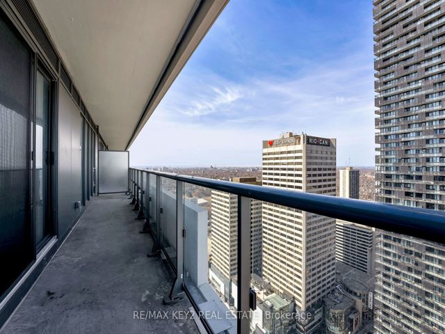 3402 - 2221 Yonge St