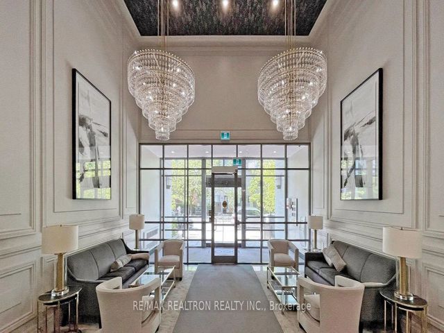 301 - 35 Hollywood Ave
