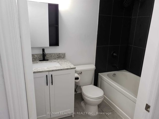 301 - 35 Hollywood Ave