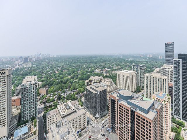 LPH4706 - 50 Charles St E