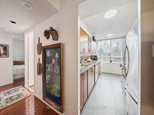 1407 - 633 Bay St