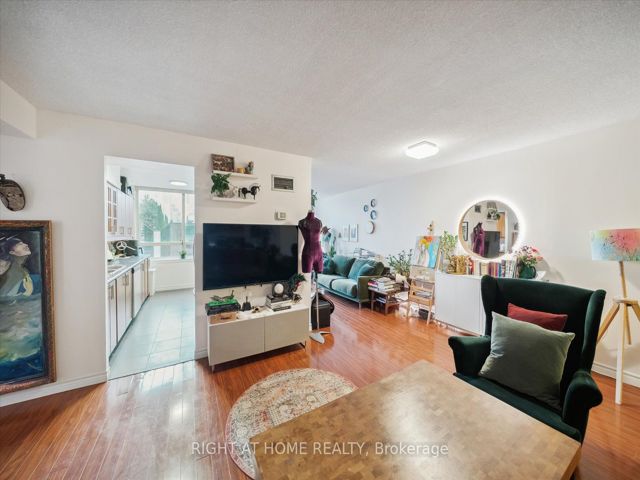 1407 - 633 Bay St
