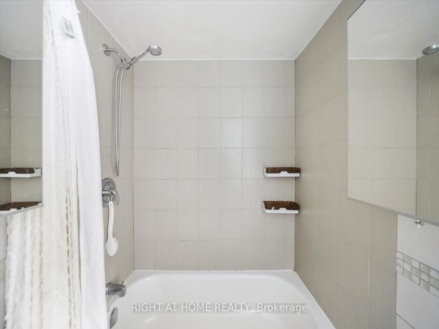 1407 - 633 Bay St