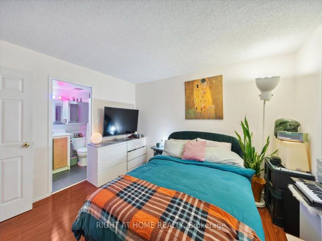 1407 - 633 Bay St